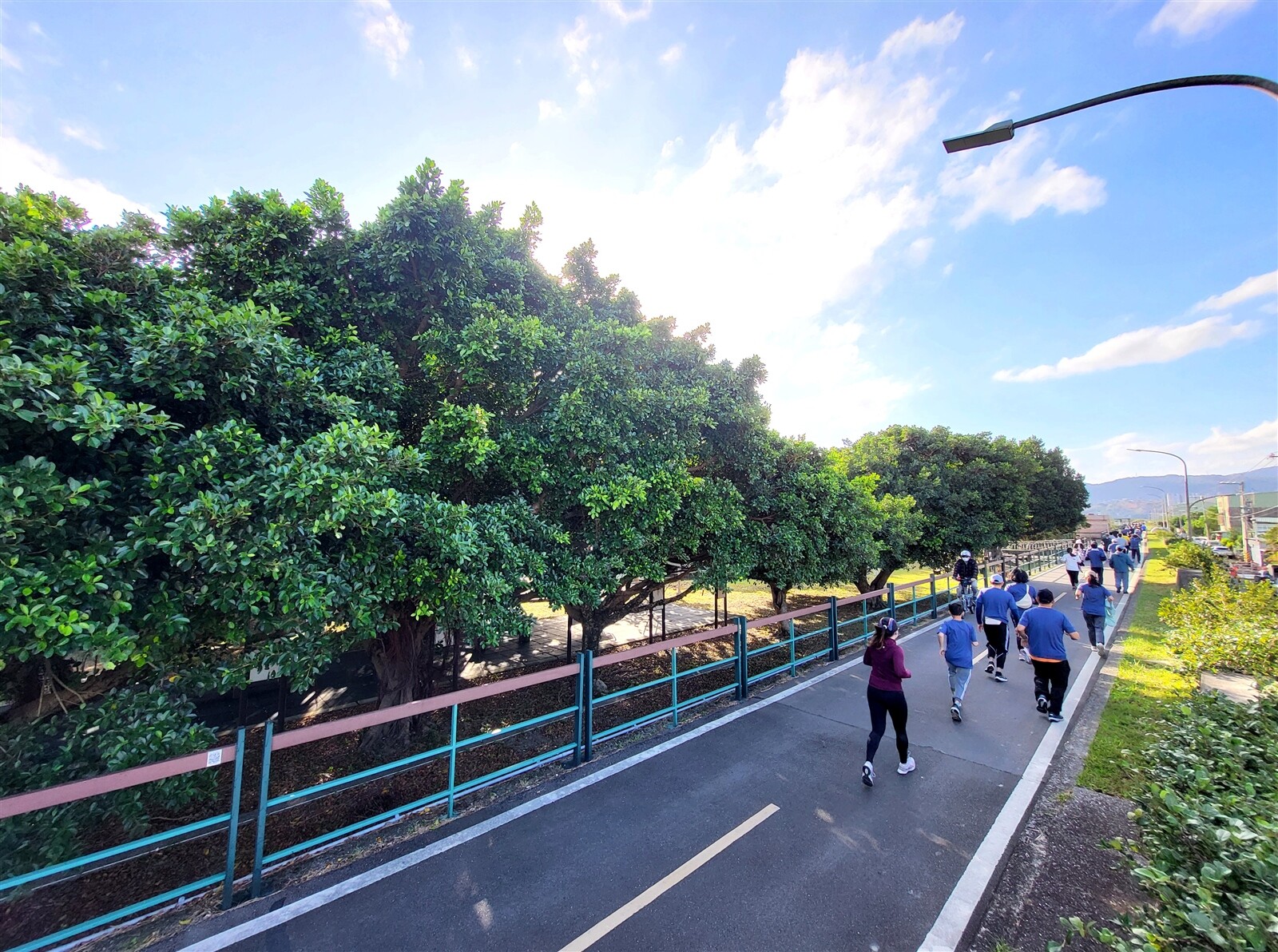 台北市社子島堤防外的和尚洲92年前遭淡水河淹沒，但光復後浮覆，土地登記為中華民國所有，李姓男子主張祖輩為和尚洲中洲埔小段9筆地號地主，他為再轉繼承人之一，提告確認土地是他和另「156人」共有，命國有財產署塗銷土地應有部分1／157登記；李一、二審勝訴，國產署未上訴而確定。該地現為社子島堤防與富洲河濱公園。記者王宏舜／攝影 