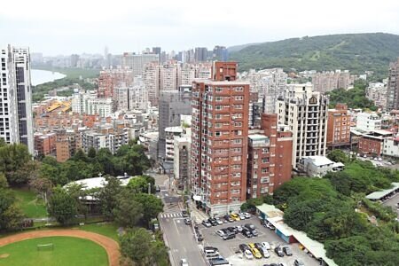 財政部19日宣布三大措施,除調高設算所得額標準1到5個百分點、豪宅獲利率自17%調高到20%,並新納低總價、高單價的小豪宅入列。圖∕本報資料照片