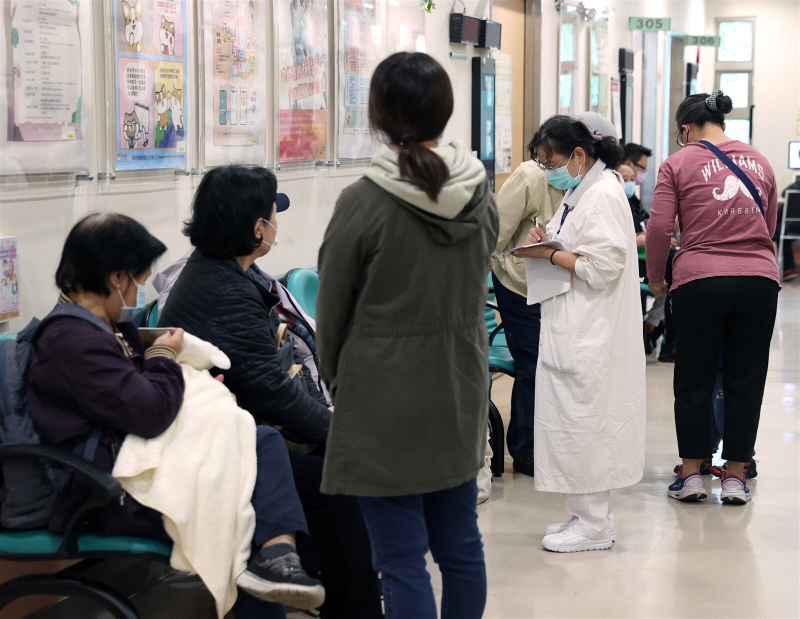 健保署要求醫學中心降低門診營收占比,不得高於55%。本報資料照片