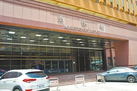 行政院會預計20日通過《民法》親屬篇、《民法親屬篇施行法》部分條文修正案,將放寬離婚條件,未來只要夫妻在5年內分居3年即可請求離婚,並增修「贍養費」規定。(本報資料照片)