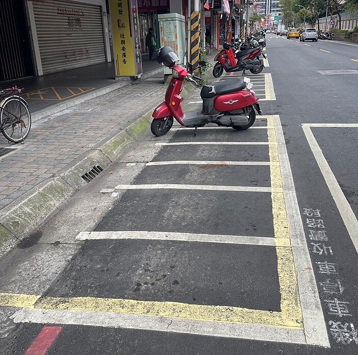 新北路邊機車格收費3大優惠。圖/新北市府提供