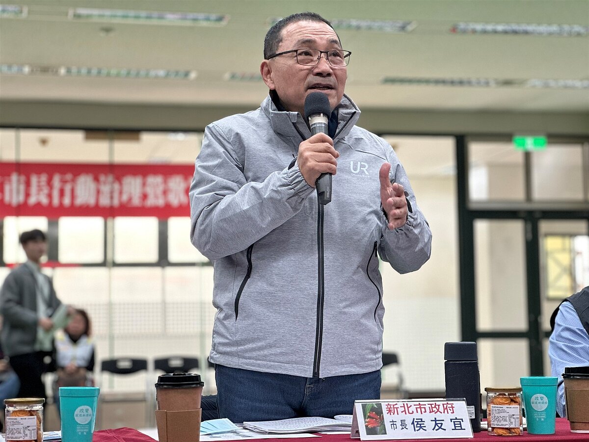 新北市長侯友宜於20日,率領市府團隊來到鶯歌區召開行動治理。圖/新北市政府提供