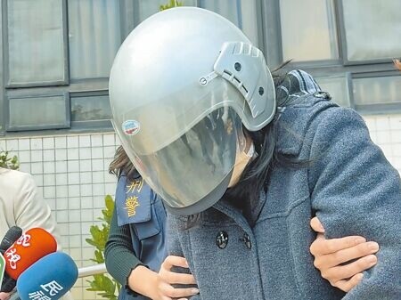 
30歲陳姓代課女教師（見圖）涉與33歲吳姓丈夫虐待2歲兒子導致昏迷，新北地檢署20日向新北地方法院聲請羈押禁見。（柯毓庭攝）
