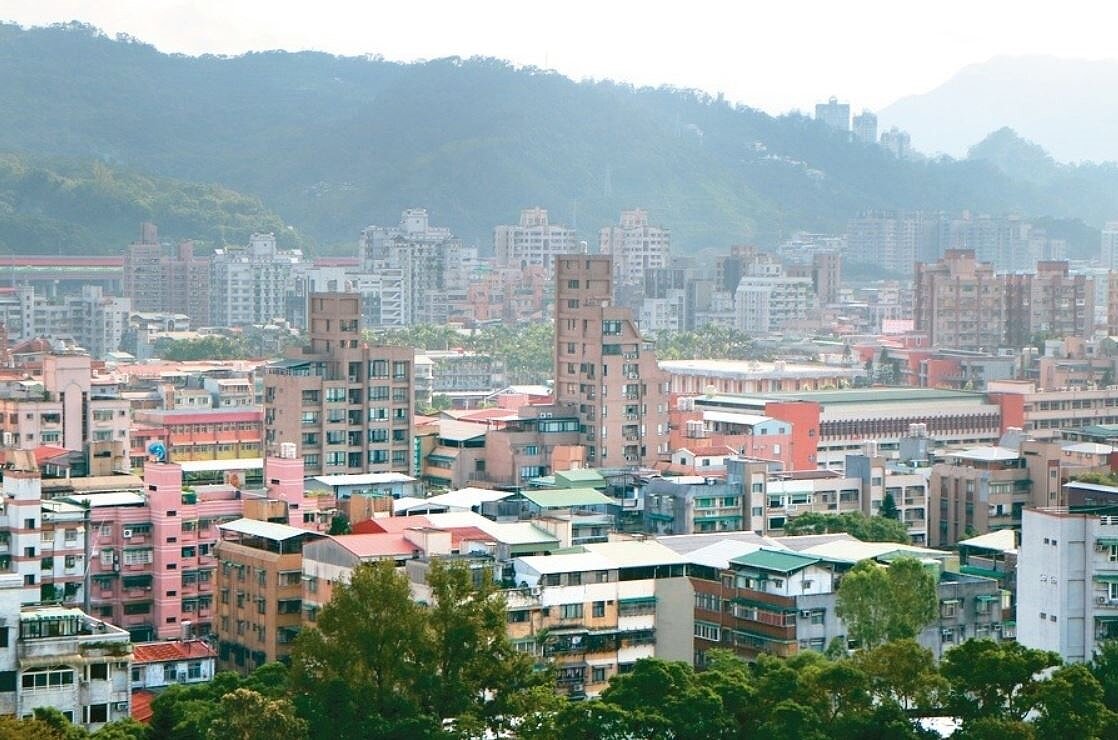 民眾去年若有出售適用舊制課稅的中古屋,今年5月報稅時記得申報,報稅時可牢記三大步驟,依序為檢視成本資料、判斷是否為豪宅、計算財產交易所得。聯合報系資料照