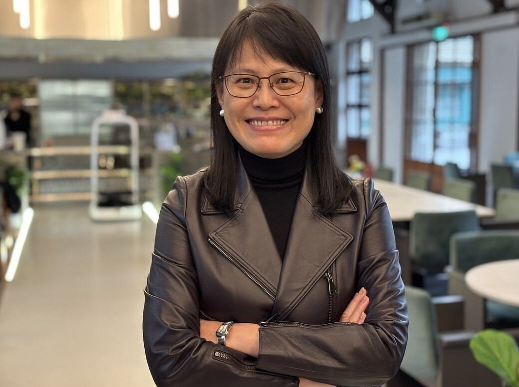 雄獅發言人賴一青看好全球旅遊市場穩步回升,對2025年的市場展望持樂觀態度。圖/嚴雅芳攝影