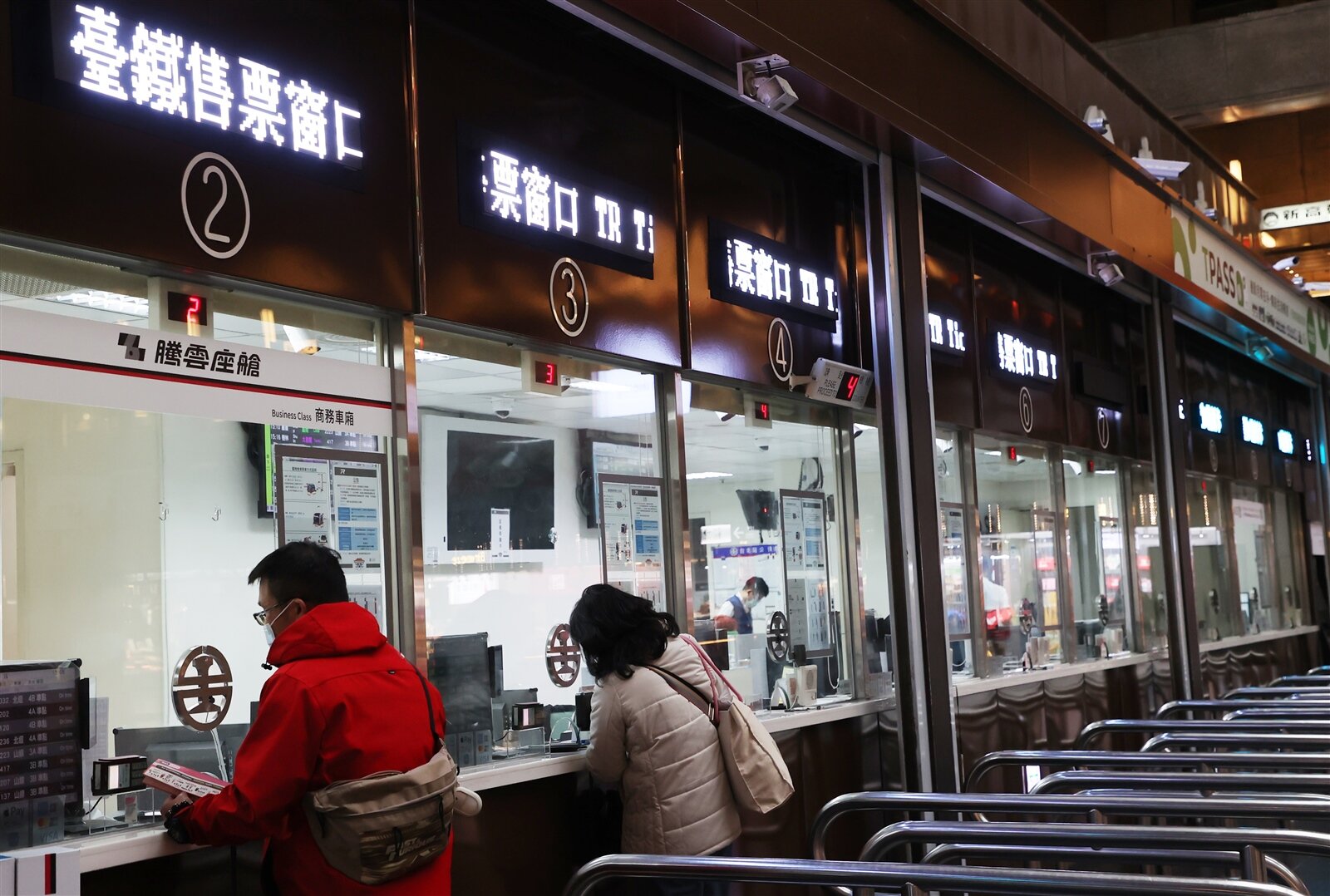 交通部費率審議委員會昨天下午首度召開會議,邀集專家學者審議台鐵票價調漲案。本報資料照