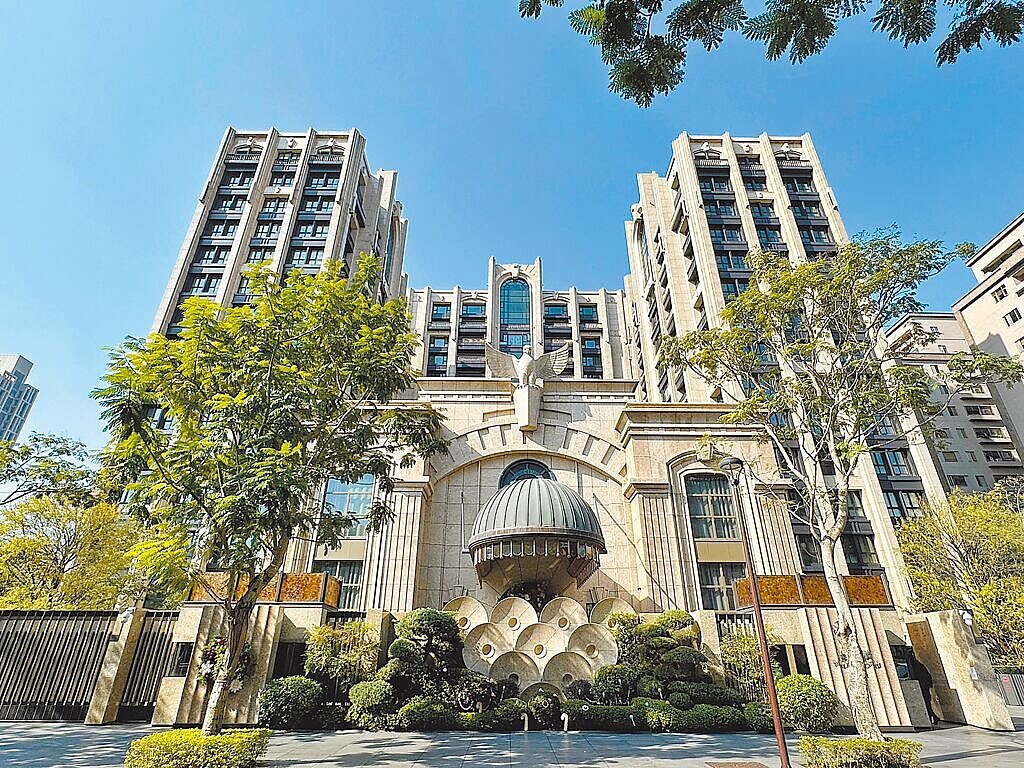北市信義區超豪宅「皇翔御琚」近期未受市場買氣影響，持續吸引高端資產客進場。（台灣房屋提供）
