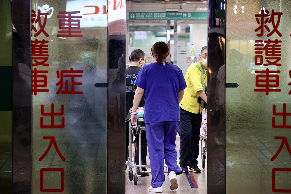 急診醫師擔憂健保新制個別醫院總額,會讓急診壅塞加劇,受苦最深的恐怕是不會反應的社會弱勢族群。示意圖,本報資料照片