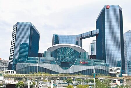 台北市百貨密度全台最高,今年還有三大百貨商場齊開幕。圖為南港LaLaport。圖∕本報資料照片