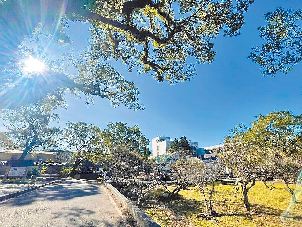 救國團桃園復興青年活動中心去年6月取得旅館登記開放一般民眾住宿,無奈國旅市場持續低迷,住房率持平未明顯提升,轉型仍面臨挑戰。(救國團提供/呂筱蟬桃園傳真)