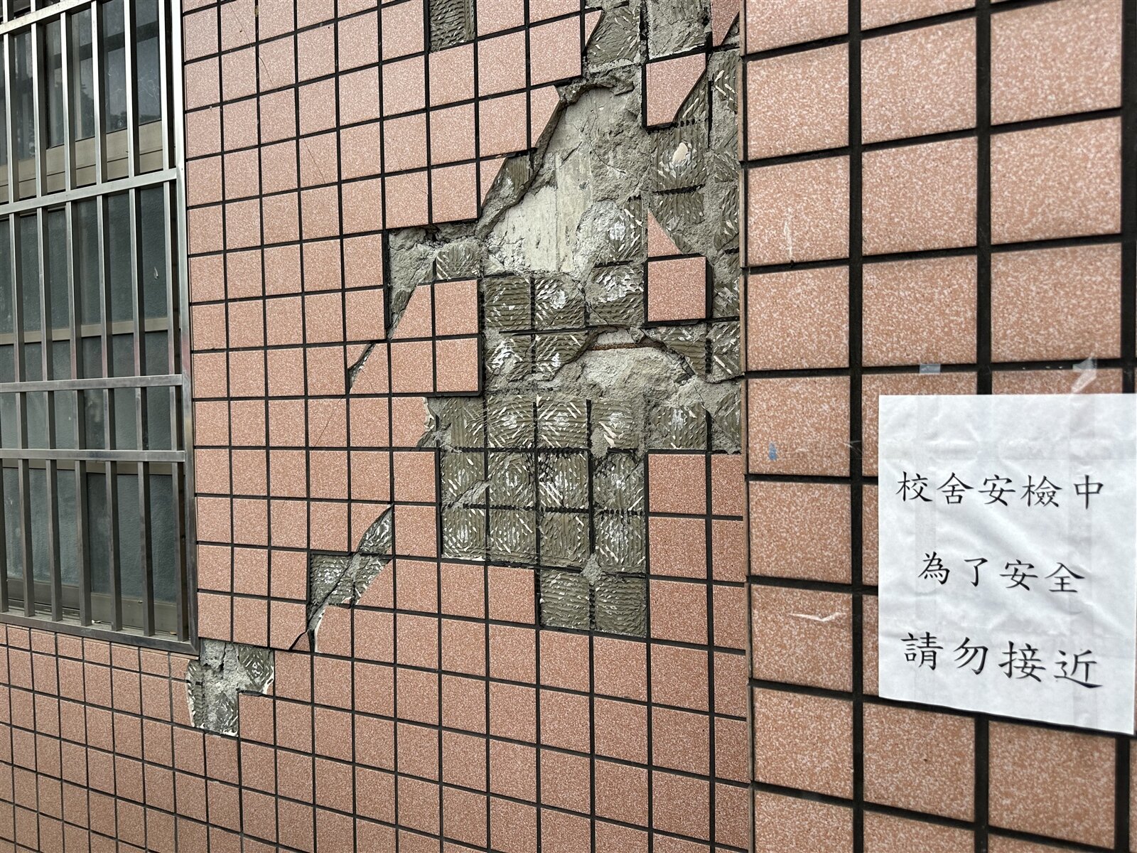 台南地震重創楠西國中，2.3億重建經費中央承諾協助。記者周宗禎／攝影 