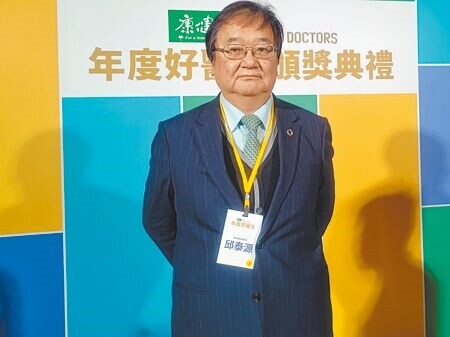 衛福部長邱泰源出席活動回應急診壅塞問題,針對急診住院配床比例,已拜託各醫院做最適當、靈活地調整,並請健保署盡快研議,給予足夠的鼓勵措施,落實分級醫療,讓急診更有戰力來照顧病人。(王家瑜攝)