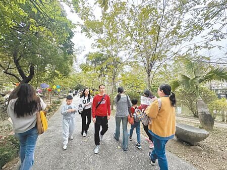 
台南市政府觀光旅遊局指出，根據中央統計數據顯示，去年台南觀光遊憩景點人次已超過5600萬，今年3項旅遊補助計畫將針對地震過後受創的山區提高補助額度，希望把人潮帶往山區。（曹婷婷攝）
