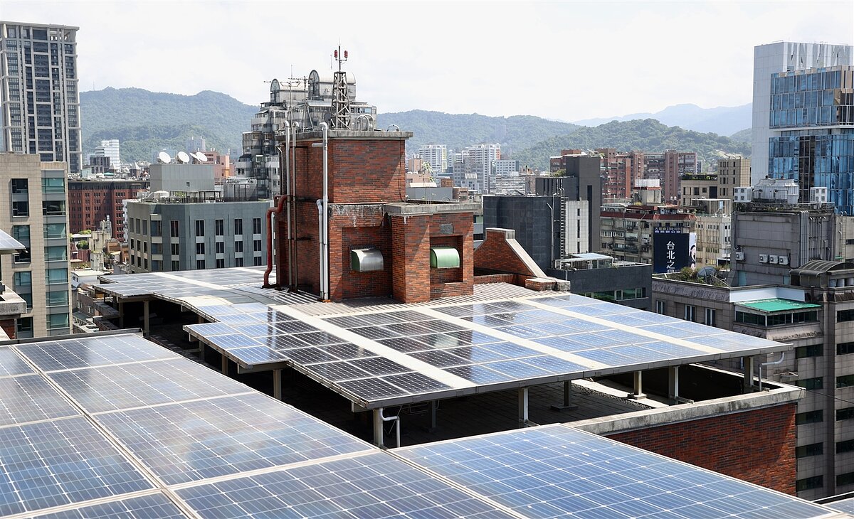 針對未來建物強制設置太陽光電規定,內政部預告,四大類建築可免依規定設置光電設備。本報資料照片