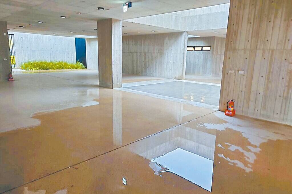 永恆之丘納骨塔是前新竹市政府重大政績之一，有「全國最美納骨塔」之稱，2023年啟用時曾因漏水等問題，掀起前後任新竹市府團隊論戰。圖／新竹市政府提供
