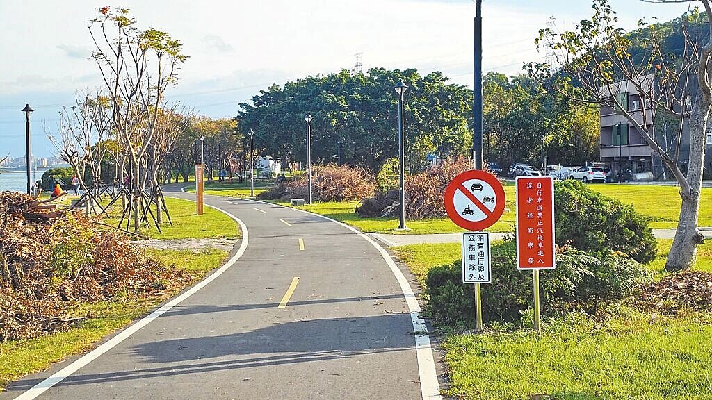 新北市高灘處規畫2025年於河濱公園再增6處科技執法點,以遏止違規車輛駛於園區。圖/新北市高灘處提供