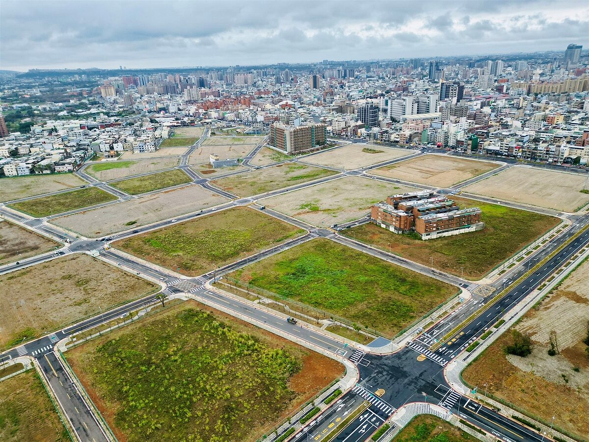 桃園中壢運動公園區段徵收完工通車。圖/桃園市工務局提供