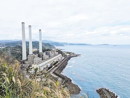 台電有意將基隆協和電廠轉型為天然氣電廠,並填海造陸興建第四天然氣接收站,環境部將於26日召開環評大會,針對四接案進行審查。(張志康攝)