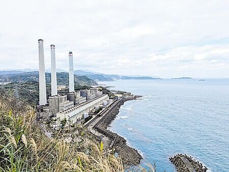 台電有意將基隆協和電廠轉型為天然氣電廠,並填海造陸興建第四天然氣接收站,環境部將於26日召開環評大會,針對四接案進行審查。(張志康攝)