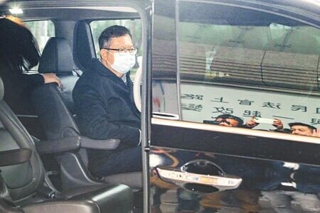 
前桃園市長鄭文燦涉貪被起訴，24日第4度出庭。（陳麒全攝）
