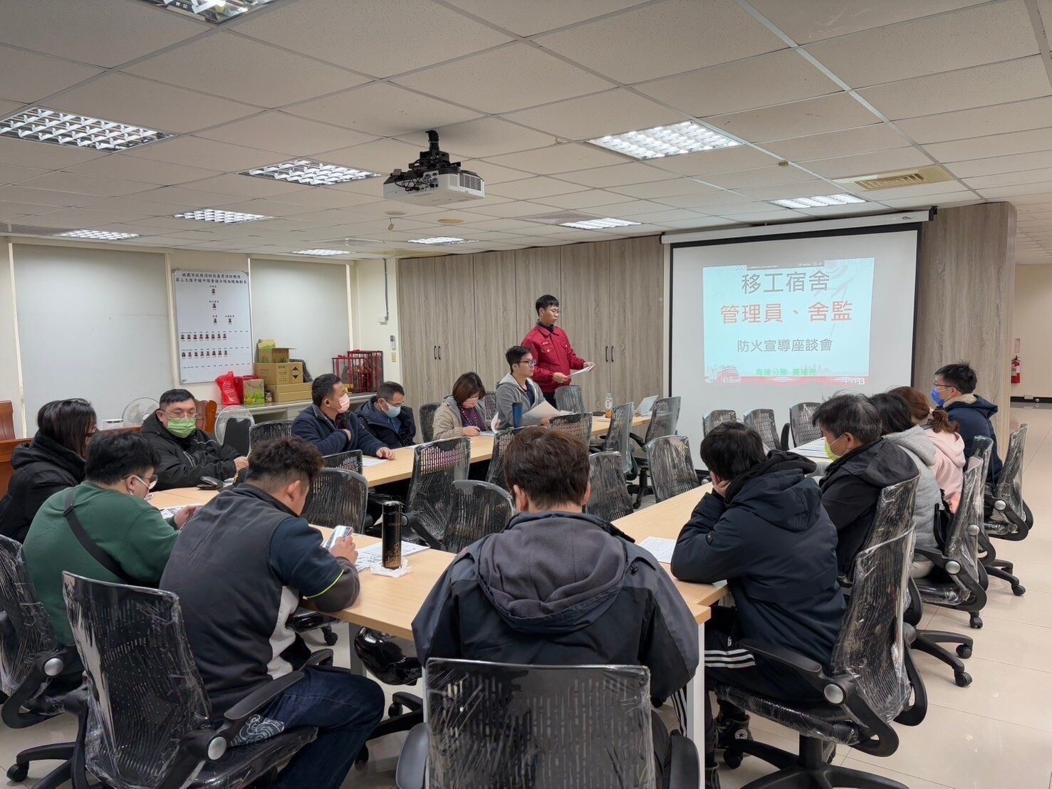 為了讓消防安全落實到日常，消防局還設計了「外籍人士宿舍消防安全維護自行檢核表」。圖：消防局提供