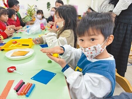 
桃園市公幼和非營利幼兒園預計4月16日開始招生，每生可登記2間幼兒園，在學生的弟妹也能優先入園。（蔡依珍攝）
