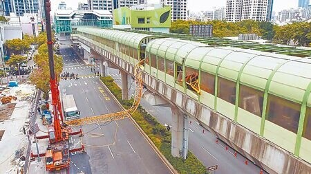 
興富發文心愛悅建案工地吊臂砸到台中捷運釀1死15傷，2工人認罪分判1年2月、1年刑期，緩刑3年。（本報資料照片）
