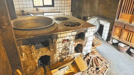 
苗栗縣造橋鄉龍昇村、談文村長期缺乏天然氣管線，居民只能依賴桶裝瓦斯或木柴生火，冬季更面臨熱水不足困境。（呂麗甄攝）
