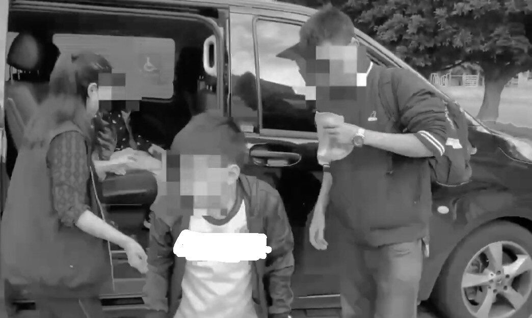 屢勸不停服務身障學生時吃早餐。圖:黃瓊慧提供