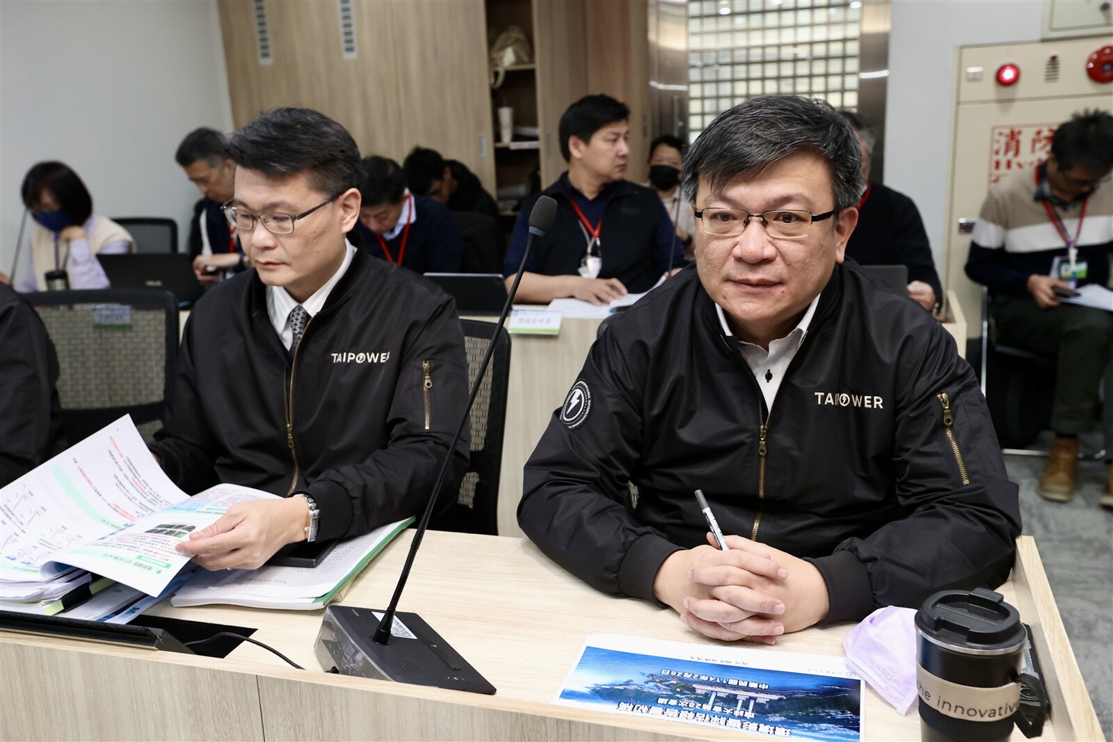 四接環評過關，台電董事長曾文生（右）昨感嘆，人生有幾個7年。記者胡經周／攝影 