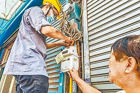 行政院消費者保護處26日通過「家用天然氣供氣定型化契約」,針對8大項內容訂出明確規範。(本報資料照片)