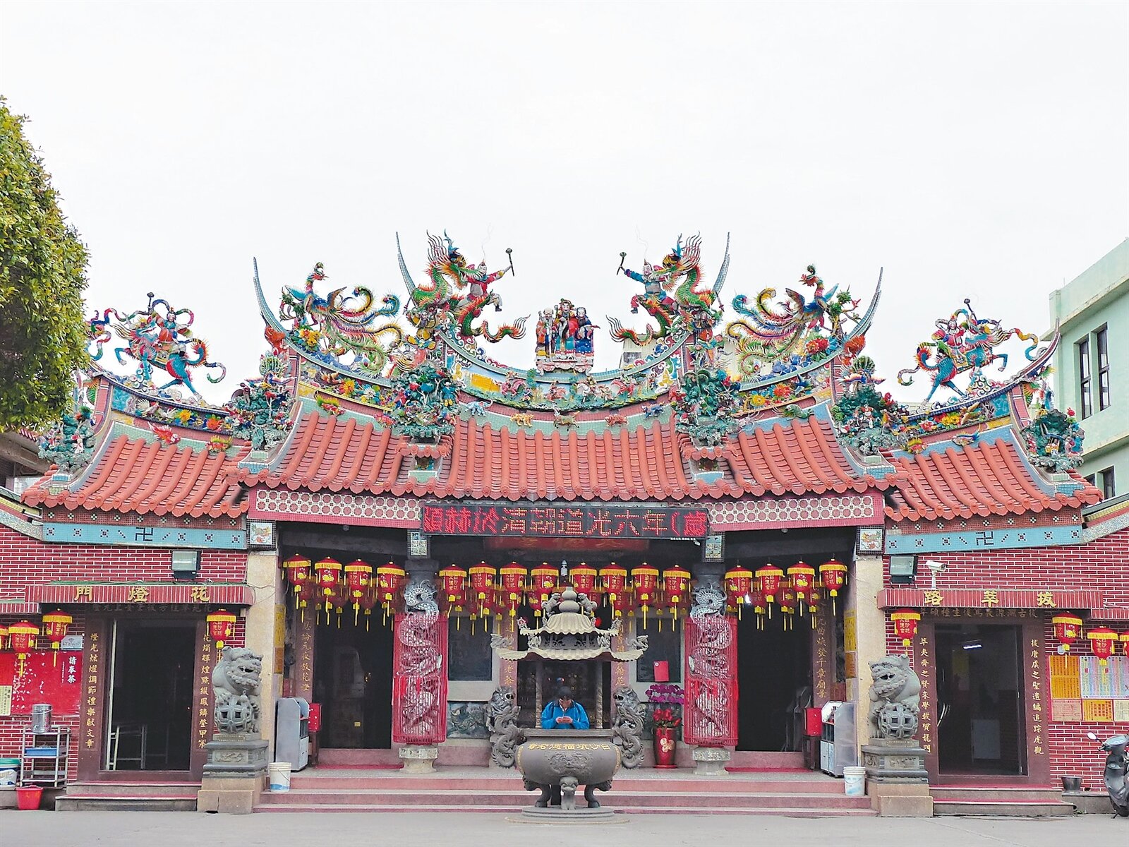 彰化縣花壇鄉文德宮福德老爺獲道光皇帝御賜官封狀元帽，香火鼎盛，不過開辦10年的發財金求借，但約有兩成「有借不還」，迄今累積600萬元「呆帳」。記者劉明岩／攝影　 