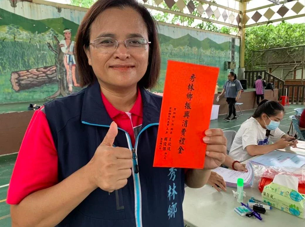 花蓮秀林鄉公所曾於疫情期間三度發放禮金，宣布因應去年天災影響，下月將再放2000元振興經濟禮金。圖／聯合報系資料照
