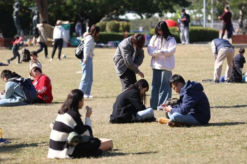 228連假期間天氣穩定、水氣少，高溫可達28、29度。聯合報資料照
