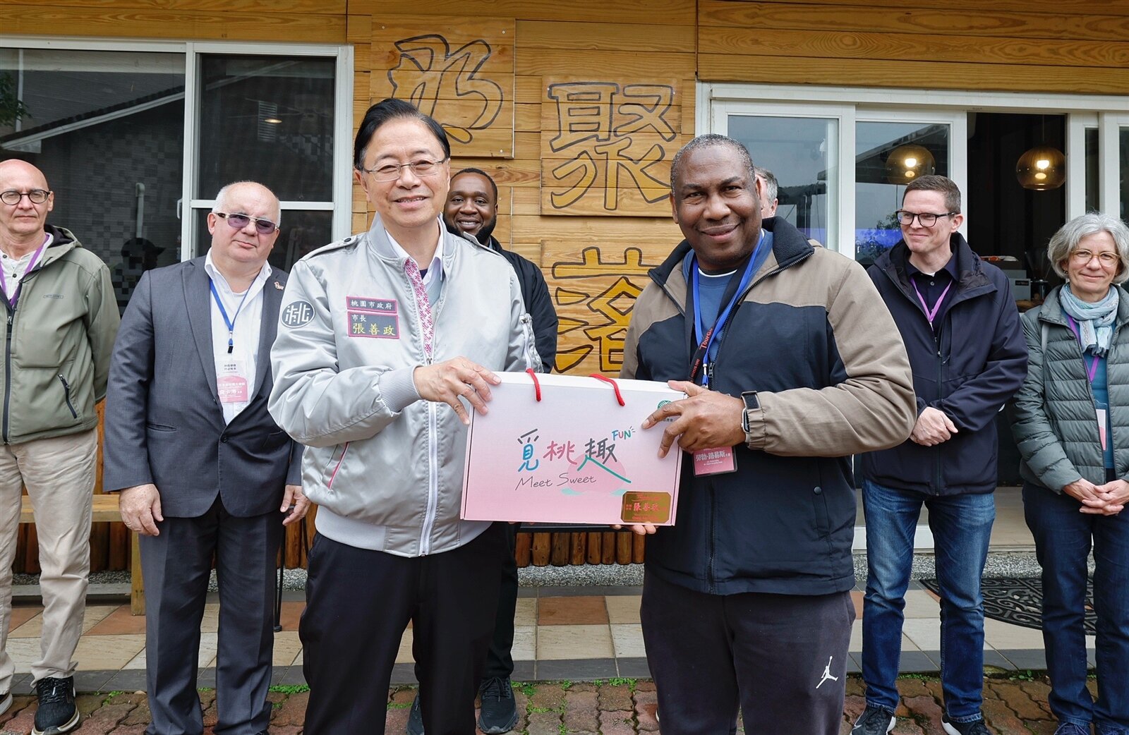 桃園市長張善政攜手12國駐台大使及代表,拓展城市外交。圖:秘書處提供