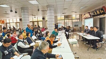 
高市府計畫新設「楠梓水資源中心」27日舉行施工前說明會，但地方質疑恐衍生水汙、空汙、噪音等問題。（柯宗緯攝）
