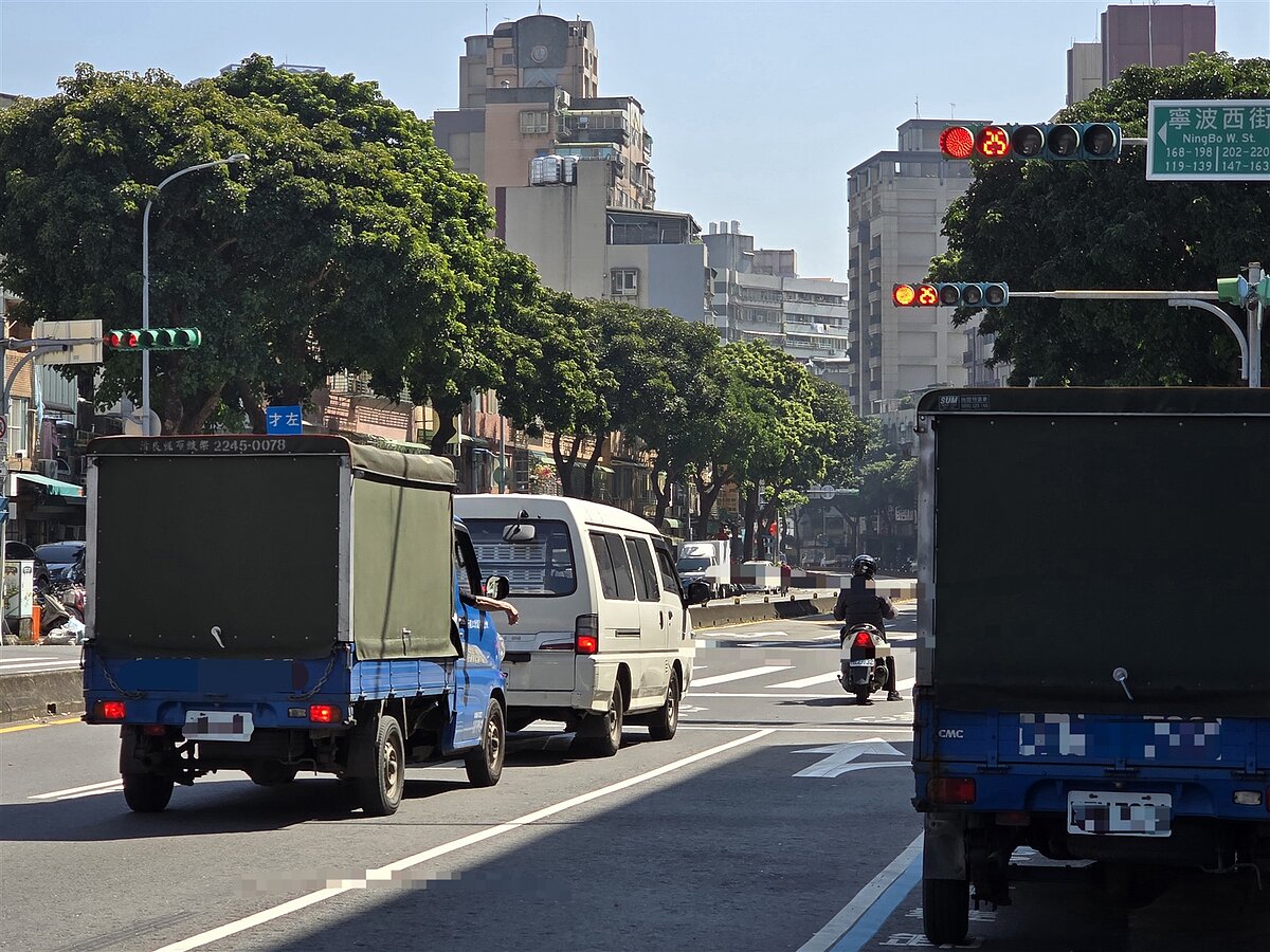 2024年為例,註銷3862面車牌,前三大違規項目為逾期檢驗達到3141件、占81.3%。示意圖。記者邱書昱/攝影