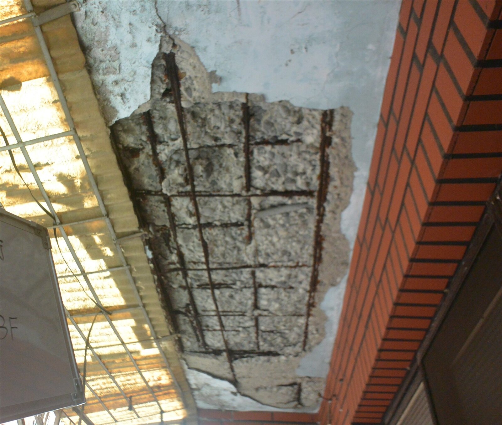 桃園市都市發展局推動防災都更，增訂「高氯離子鋼筋混凝土建築物(俗稱海砂屋)處理自治條例」，行政院已核定。圖：住宅處提供