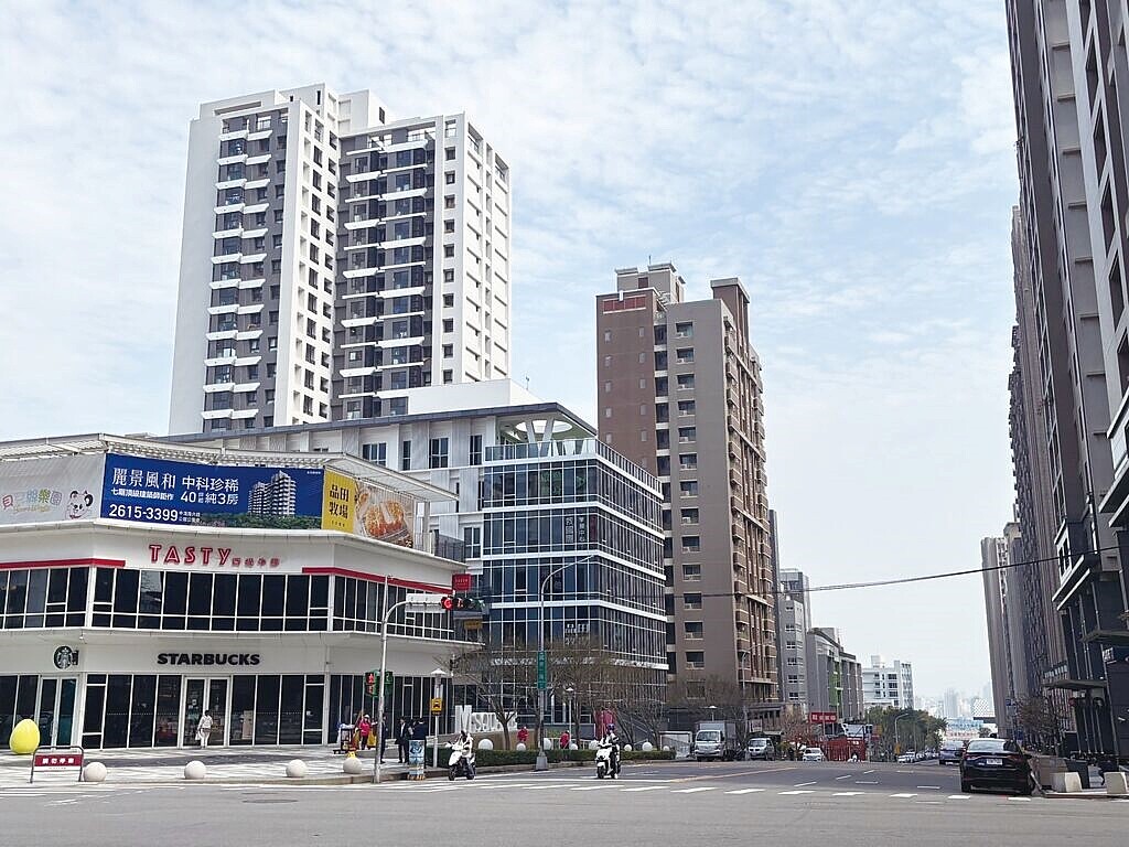中科地區國安一路與家樂福商圈,周邊生活機能便利。圖/業者提供