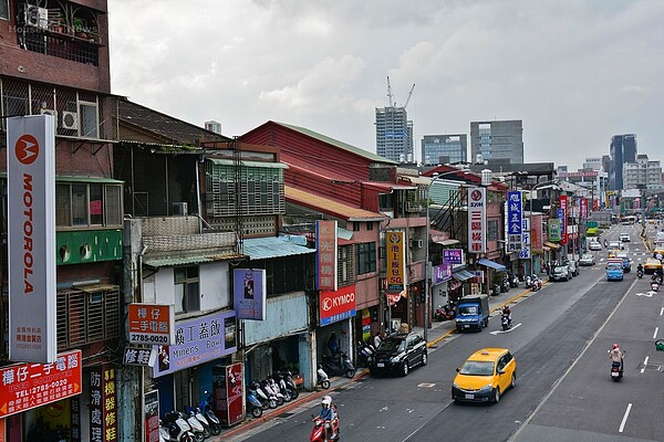 南港區南港路一段街景,老公寓,老房,老屋,老宅,南港區街景。(好房News記者 陳韋帆/攝影)