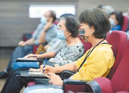 台灣民眾退休後最擔心的前三項分別是健康問題、退休金太早用盡以及非預期的事件發生。圖∕本報資料照片