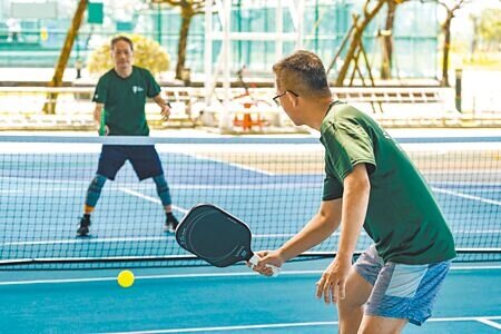 宜蘭縣1日舉辦主委盃匹克球錦標賽,但縣內並無專屬球場,只能與籃球等運動共用球場,縣教育處將向體育署爭取專案補助興建專屬球場。(李忠一攝)