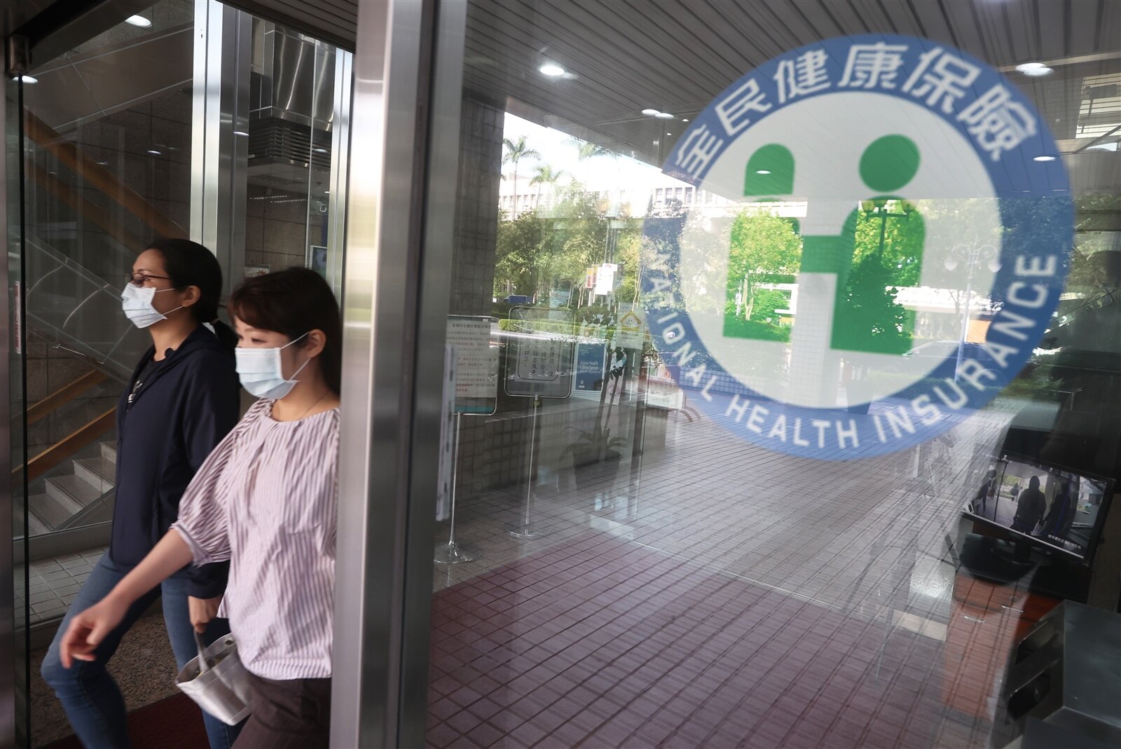 衛福部健保署統計特殊醫材自費差額占率,民眾自付差額使用各項特材比率高,特殊功能人工水晶體比率為36.6%、特殊功能人工心律調節器為50.9%、特殊材質人工髖關節為50.6%、特殊材質生物組織心臟瓣膜為54.9%。本報資料照片