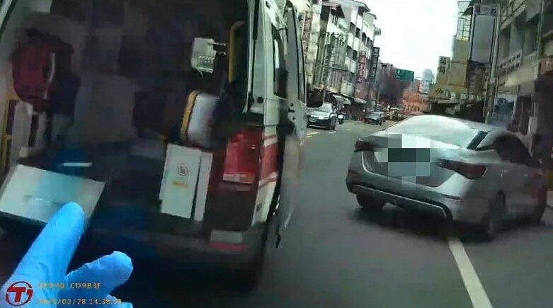 嘉義縣梅山鄉104歲人瑞林黃姓老婦人228在路上被撞倒,送醫急救宣告搶救無效,家屬1日將她帶回家忍痛拔管。圖/記者黃于凡翻攝