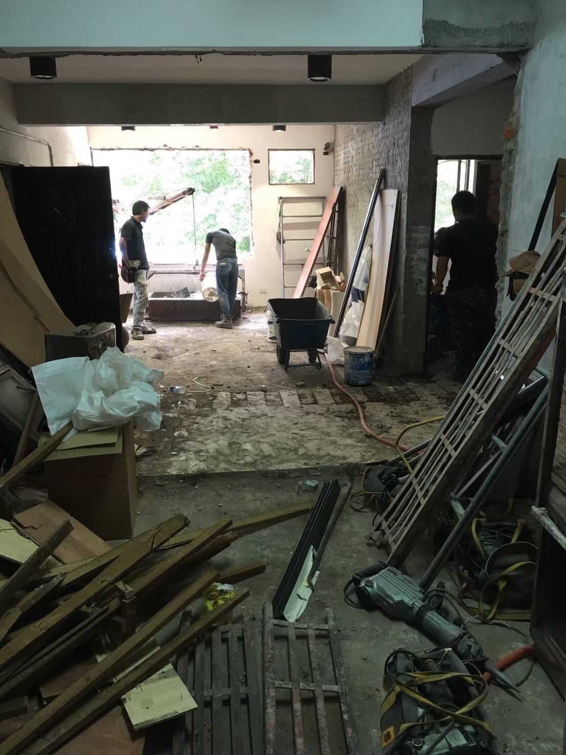 環境部自3月起要求清除及收受裝潢修繕廢棄物的業者,必須依規定進行網路傳輸申報,以加強廢棄物去向的監管。記者張策/攝影