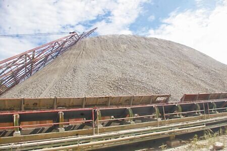 
國內水泥市場需求穩定，水泥廠本業獲利穩定，重建商機、子公司、轉投資事業可望為水泥廠今年營運成長添動能。圖∕本報資料照片
