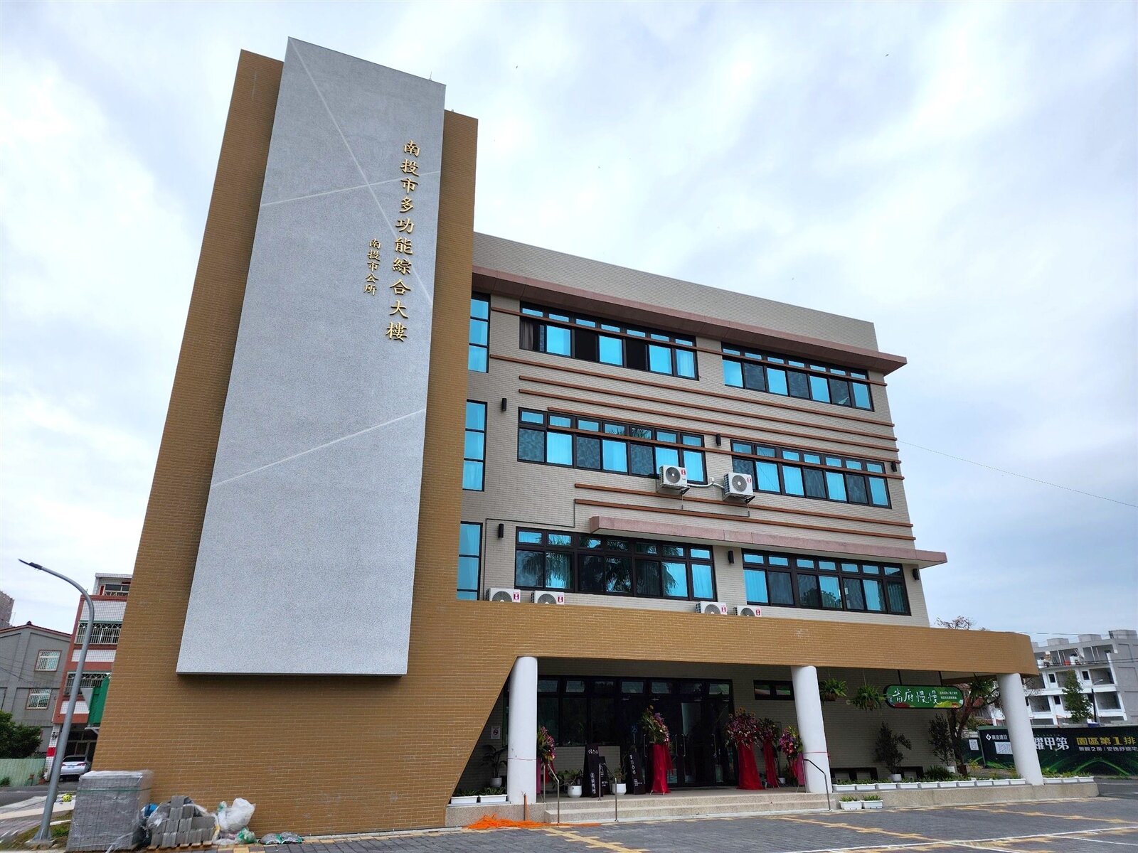 南投市魚市場停業閒置逾17年,經公所爭取,原址重建為多功能綜合大樓,2022年動工,現已完工,預計本月擇日正式啟用。記者賴香珊/攝影