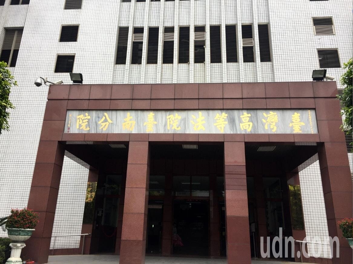 張女提告求償，檢方不起訴、法院也敗訴，台南高分院審理後，逆轉認定餐廳管理有疏失，但張婦走路不注意前方也有責任，判決應賠償14餘萬元。本報資料照片 