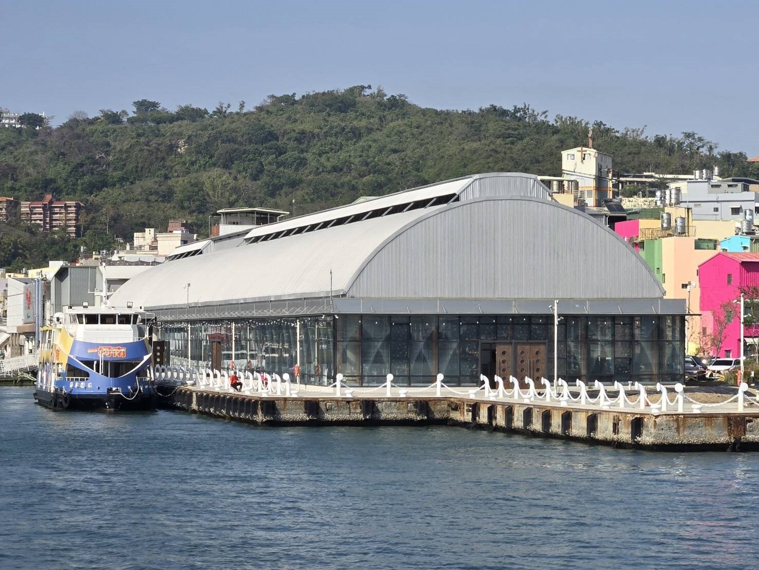 高雄鼓山魚市場由國揚漢來集團接手後，正式改名為「鼓山新濱町海洋廚房」，目前正在重新裝修，預計3月22日開幕。記者王勇超／攝影 