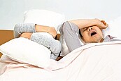 週末賴床有助於降低憂鬱風險　專家曝：能減少一半以上